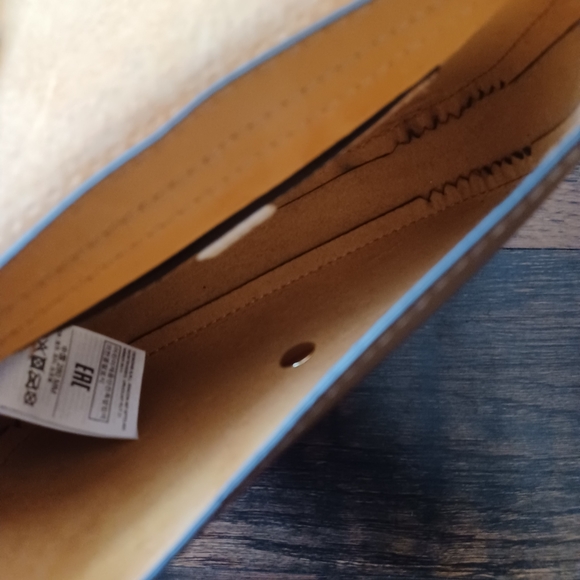 GAP Cross Body purse in Beige - Picture 3 of 4